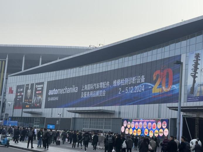 Персоналът на Hengda взе участие в 2024 Automechanika Shanghai